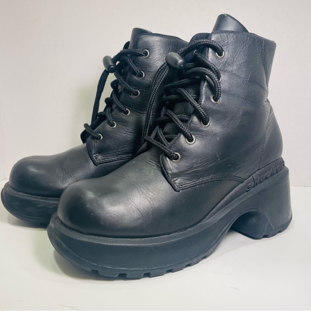Vintage 90s Y2K Skechers Leather Platform Chunky Heel Combat Boot Shoes